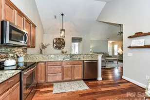 5433 Prosperity View Dr, Charlotte, NC 28269 - Photo 9