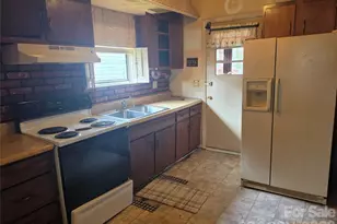 1921 Finchley Dr, Charlotte, NC 28215 - Photo 3