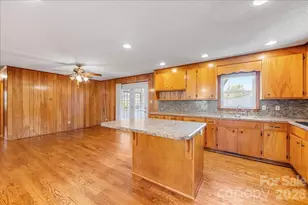 1224 Vickie Ln, Matthews, NC 28104 - Photo 7