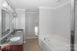 7300 Reynard Ln, Charlotte, NC 28215 - Photo 9