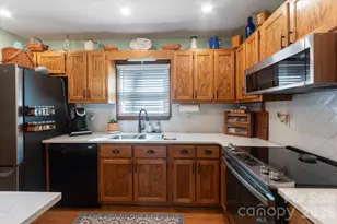 46 Hummingbird Dr, Maggie Valley, NC 28751 - Photo 11