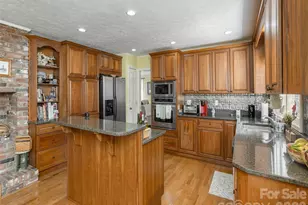 71 W Fairway Dr, Etowah, NC 28729 - Photo 17