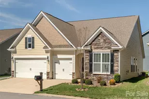 748 Summerfield Pl, Flat Rock, NC 28731 - Photo 1