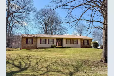 1017 3rd Avenue NW, Conover, NC 28613 - Photo 3