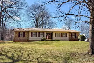 1017 3rd Ave NW, Conover, NC 28613 - Photo 3