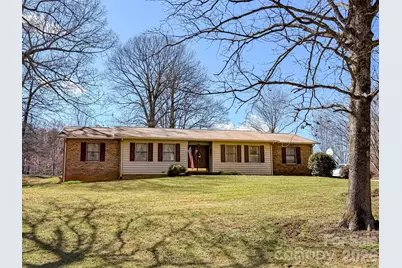 1017 3rd Avenue NW, Conover, NC 28613 - Photo 1