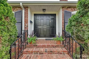 3927 Barclay Downs Dr, Charlotte, NC 28209 - Photo 3