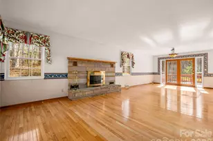 3 Country Rd, Hendersonville, NC 28791 - Photo 9