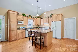 270 Spicewood Cir, Troutman, NC 28166 - Photo 7
