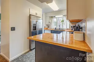 540 Britton Creek Dr, Hendersonville, NC 28791 - Photo 5