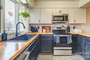 540 Britton Creek Dr, Hendersonville, NC 28791 - Photo 7