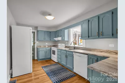 1038 Sylvan Boulevard, Hendersonville, NC 28791 - Photo 9