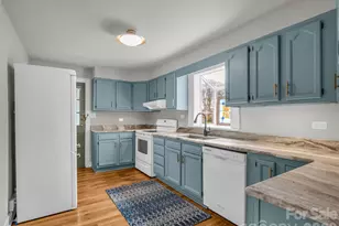 1038 Sylvan Blvd, Hendersonville, NC 28791 - Photo 9