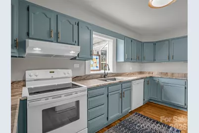 1038 Sylvan Boulevard, Hendersonville, NC 28791 - Photo 11