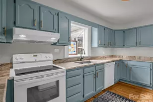 1038 Sylvan Blvd, Hendersonville, NC 28791 - Photo 11