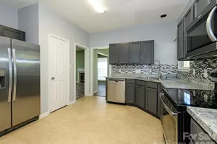 8625 Galena View Dr, Charlotte, NC 28269 - Photo 11