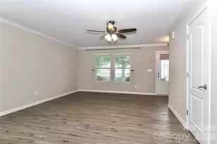 1123 Valley St, Statesville, NC 28677 - Photo 9