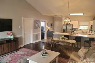 8633 Coralbell Ln, Charlotte, NC 28213 - Photo 3