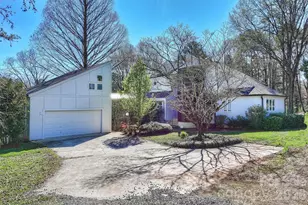 13730 Capriole Ln, Matthews, NC 28105 - Photo 3
