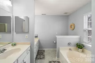 8636 Warwick Crest Ln, Charlotte, NC 28215 - Photo 19