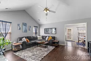 8636 Warwick Crest Ln, Charlotte, NC 28215 - Photo 9