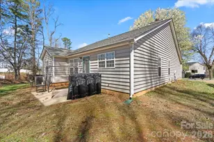 8636 Warwick Crest Ln, Charlotte, NC 28215 - Photo 31