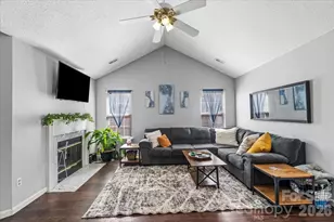 8636 Warwick Crest Ln, Charlotte, NC 28215 - Photo 7