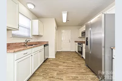 2824 Fairstone Avenue, Charlotte, NC 28269 - Photo 9