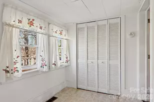 24 Pelzer St, Asheville, NC 28804 - Photo 25