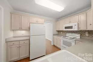 154 39th Ave Ct NW, Hickory, NC 28601 - Photo 3