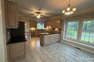 27 Mountain Lake Dr, Hendersonville, NC 28739 - Photo 29