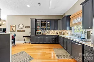 672 Blythe St, Hendersonville, NC 28739 - Photo 9