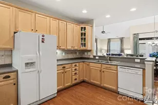 2820 Summer Valley Ct, Charlotte, NC 28269 - Photo 17