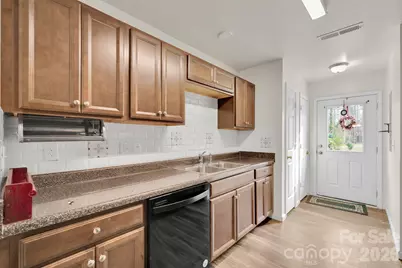 372 E Mills Avenue, Mooresville, NC 28115 - Photo 5