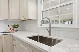 2001 Knickerbocker Dr, Charlotte, NC 28212 - Photo 13