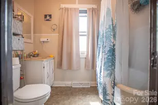 400 Summit Ave, Spruce Pine, NC 28777 - Photo 35