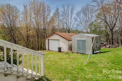 400 Summit Avenue, Spruce Pine, NC 28777 - Photo 17