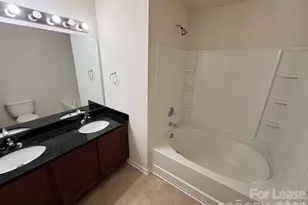 4327 Kobuk Ln, Charlotte, NC 28269 - Photo 15