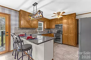 3921 Peach St, Newton, NC 28658 - Photo 7