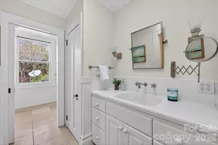 506 Hermitage Ct, Charlotte, NC 28207 - Photo 35