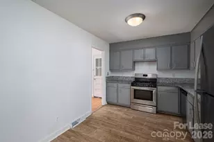 7028 Mapleridge Dr, Charlotte, NC 28210 - Photo 11