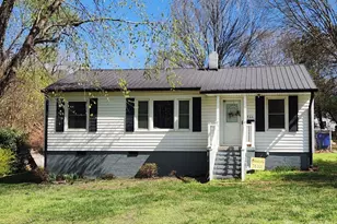 906 N Flint St, Lincolnton, NC 28092 - Photo 1