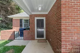 19960 Oak Leaf Cir, Cornelius, NC 28031 - Photo 5