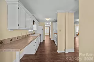 5805 Amity Springs Dr, Charlotte, NC 28212 - Photo 17