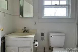 144 S Broadway St, Forest City, NC 28043 - Photo 9