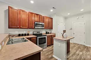 5955 Pale Moss Ln, Charlotte, NC 28269 - Photo 9