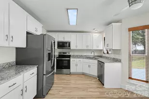 8500 Woodhill Manor Ct, Charlotte, NC 28215 - Photo 9