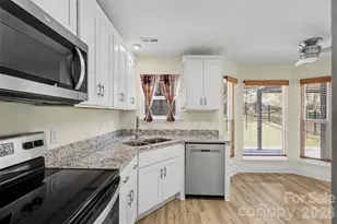 8500 Woodhill Manor Ct, Charlotte, NC 28215 - Photo 7