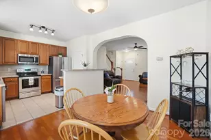 8422 Chaceview Ct, Charlotte, NC 28269 - Photo 13