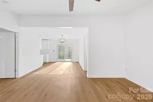 8122 Strawberry Point Dr, Charlotte, NC 28215 - Photo 5